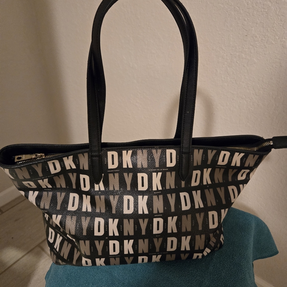 TOTE Purse